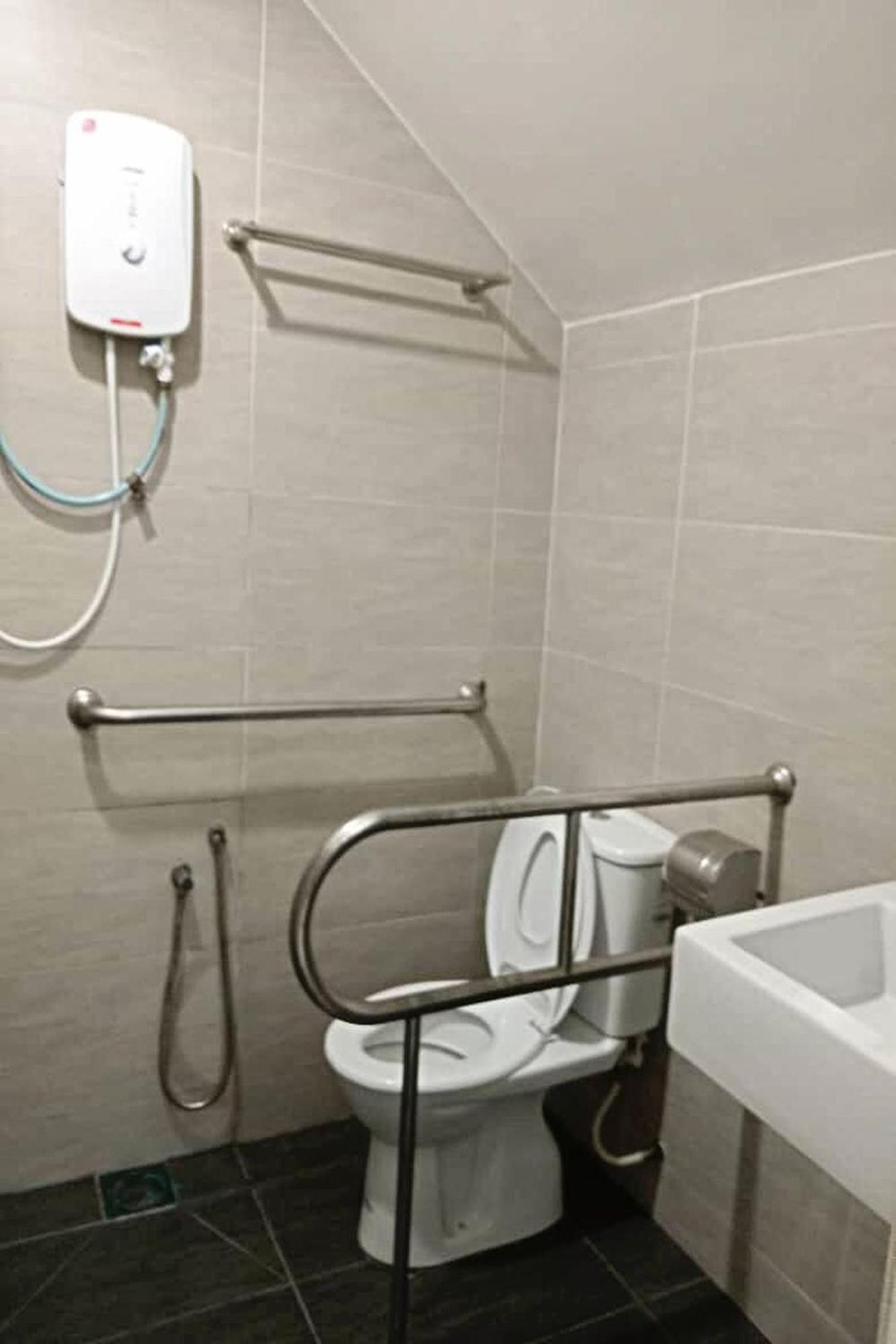 Coop Hotel Putrajaya & Cyberjaya Kampung Dengkil Esterno foto
