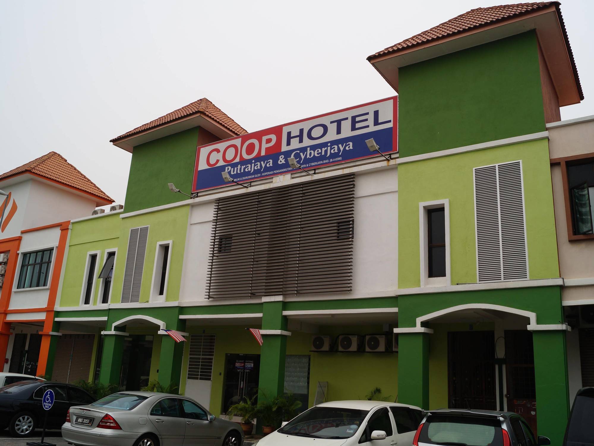 Coop Hotel Putrajaya & Cyberjaya Kampung Dengkil Esterno foto